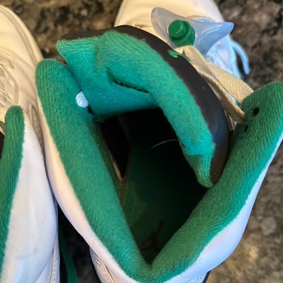 Jordan retro 5 White and Green Sneakers EUC 6 - Picture 7 of 13